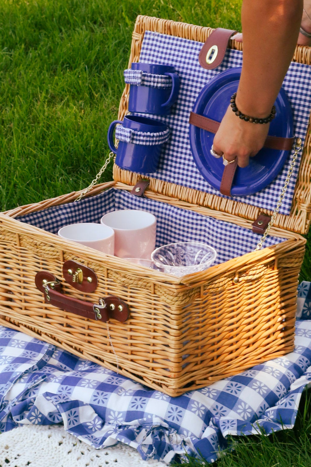 Perfect Vintage Picnic Basket