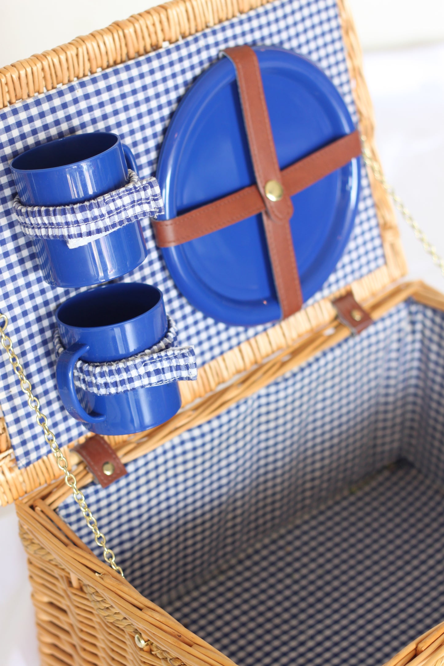 Perfect Vintage Picnic Basket