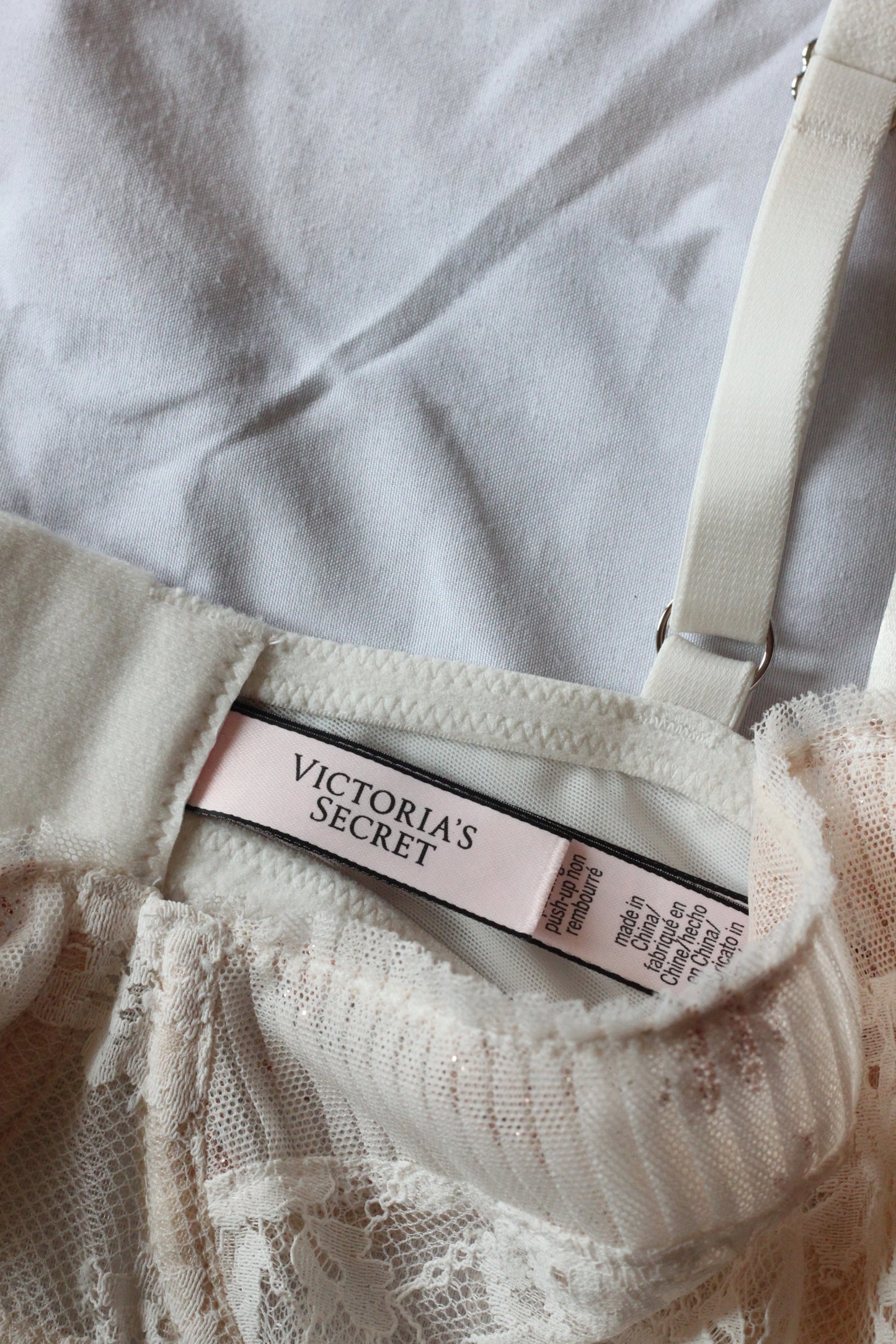 Victorias Secret Shinning Lace Bra